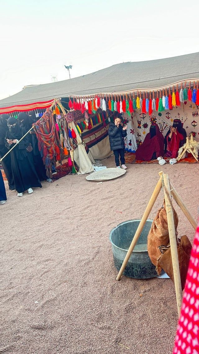 "الهودج" ونقل العروس بداخله.. مشاهد حيّة من جادة الإبل بحائل