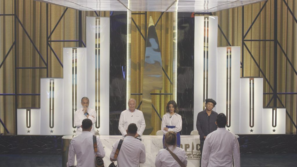 مشتركو TOP CHEF- ALL STARS يبرزون مهاراتهم بتقنية الحرق.. و4 منهم يتأهلون إلى نصف نهائي