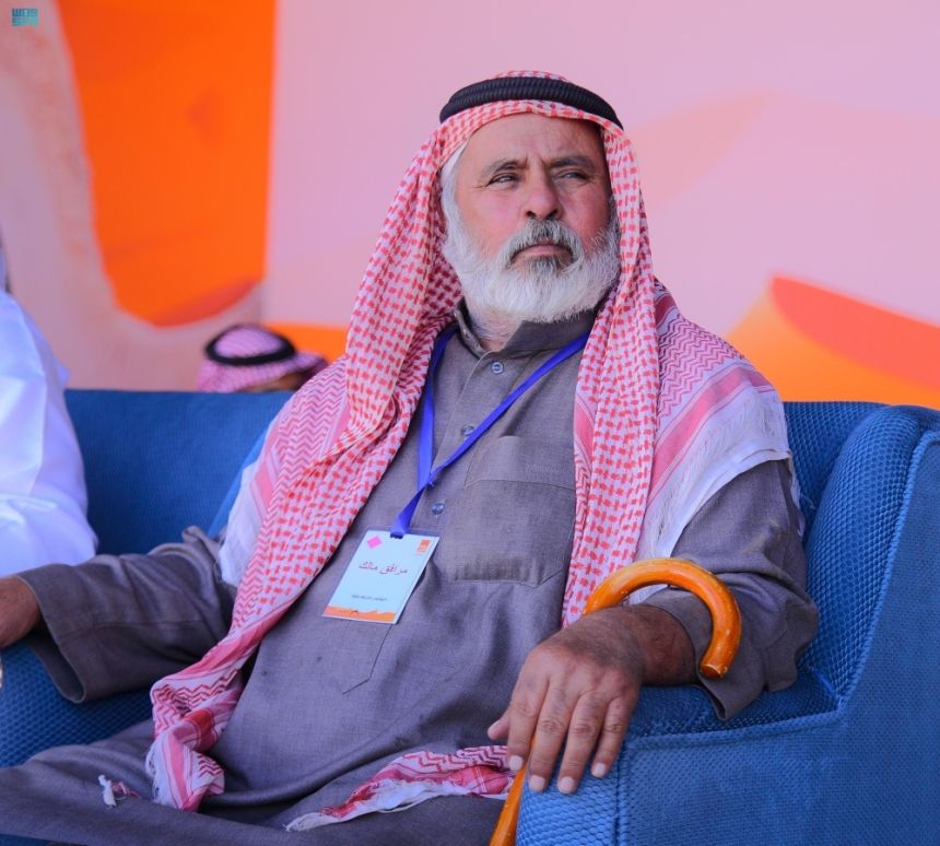 محبة موروثة في الجزيرة العربية.. تعرف على قصة عشق سبعيني مع الإبل