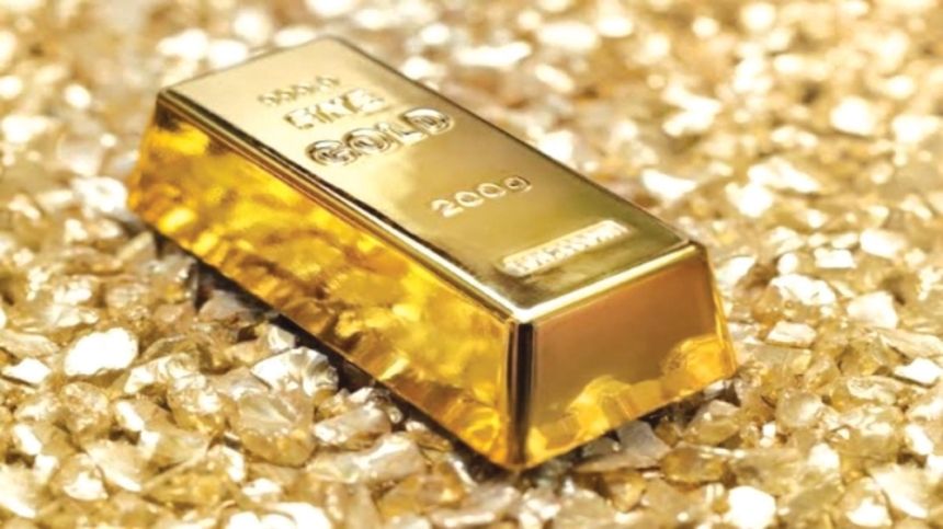 الذهب عند أعلى مستوى في شهر مع تراجع الدولار