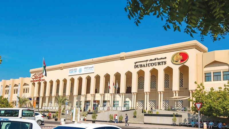الامارات | حبس وإبعاد آسيوي سرق «كمبيوتر» من امرأة
