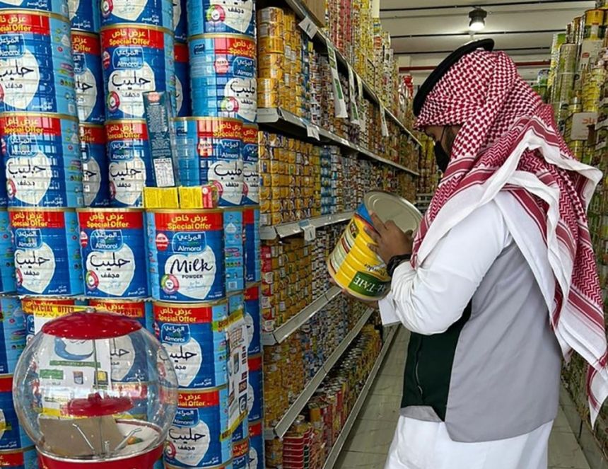 صور.. رصد مخالفات صحية وتجاوزات نظامية خلال جولات بالطائف