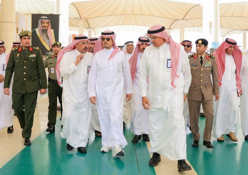 نائب أمير منطقة مكة يتفقد سير الأعمال في مطار الملك عبدالعزيز الدولي