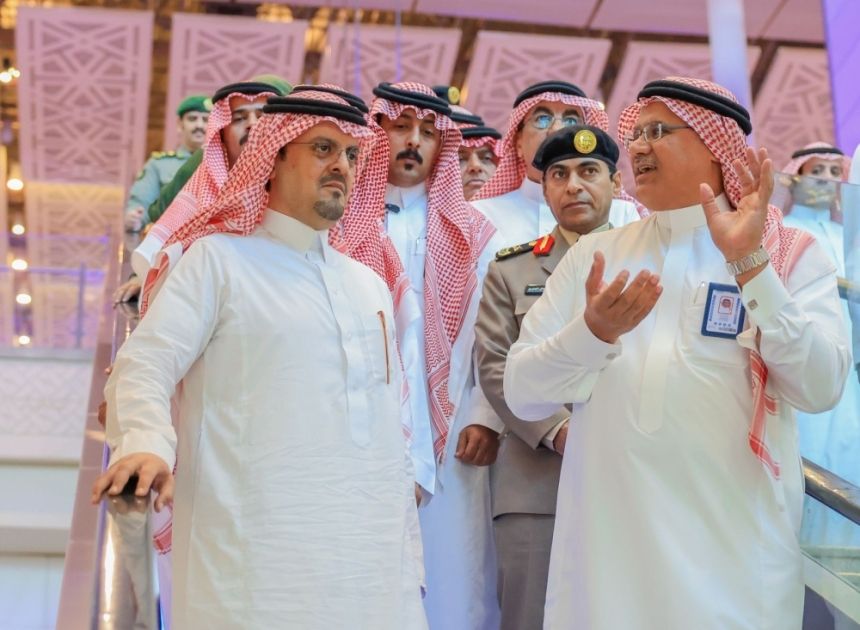 نائب أمير منطقة مكة يتفقد سير الأعمال في مطار الملك عبدالعزيز الدولي