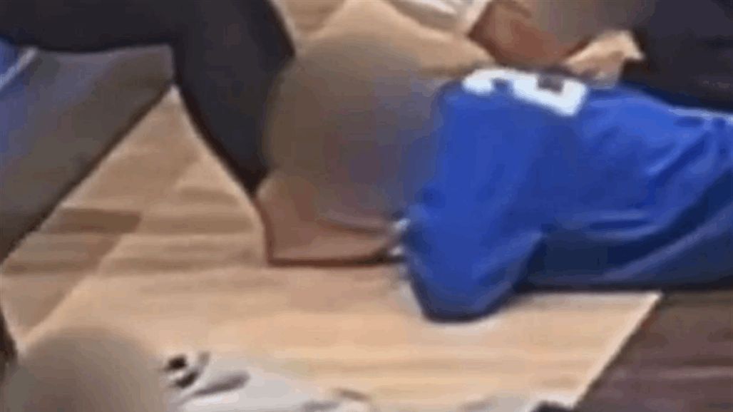 "لعق القدمين" لجمع التبرعات.. طلاب أمريكيون يثيرون غضبا واسعا (فيديو)