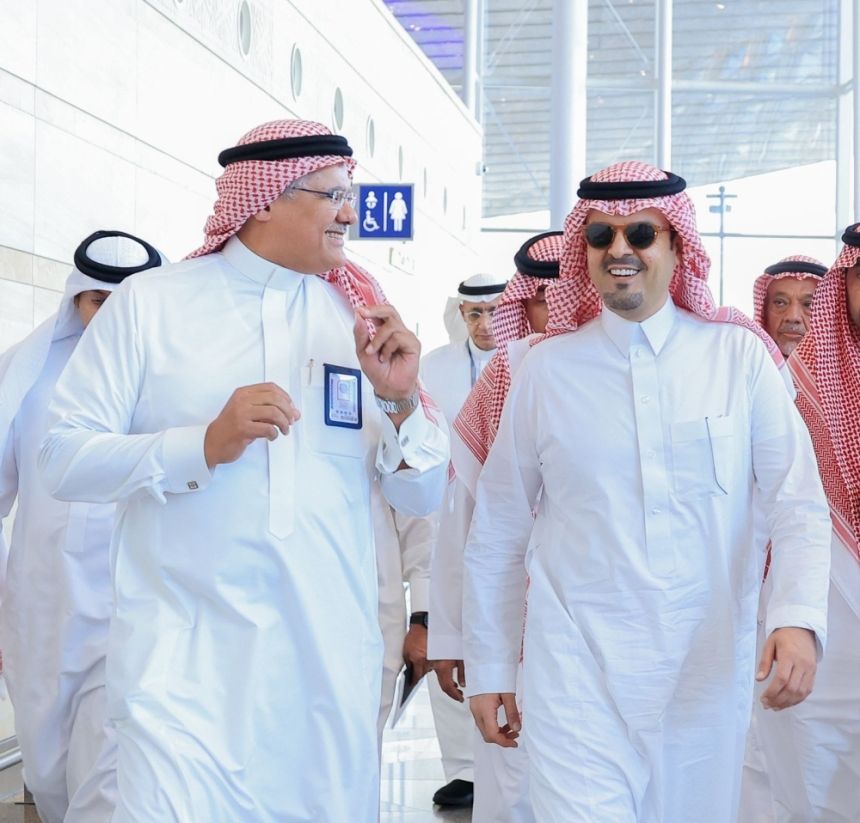 نائب أمير منطقة مكة يتفقد سير الأعمال في مطار الملك عبدالعزيز الدولي