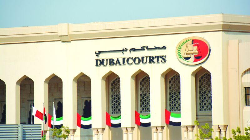 الامارات | موظف يقاضي رؤساءه في العمل بسبب «بطاقة ائتمانية»