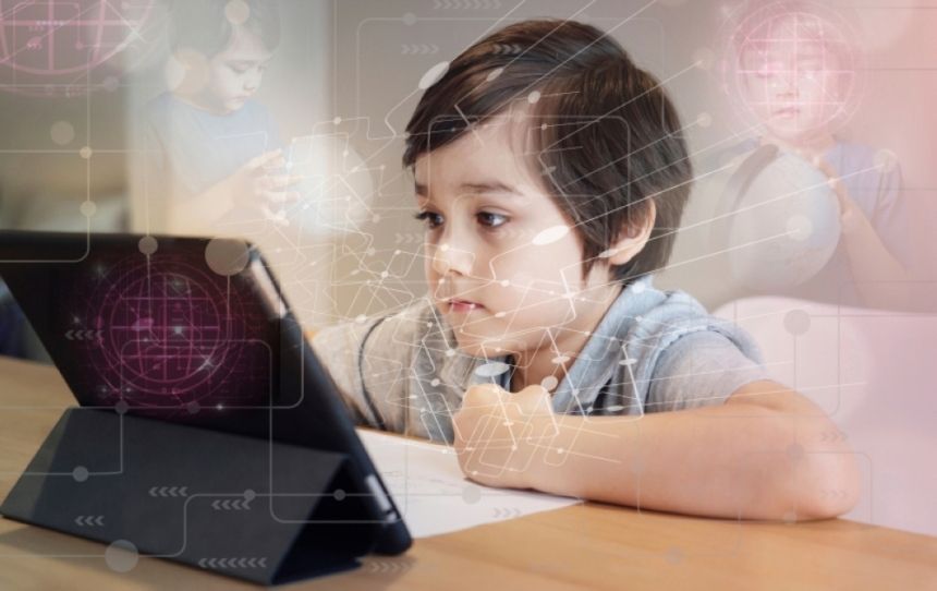 كيف يمثل التعليم الإلكتروني خطرا على مهارات القراءة والكتابة لدى الطلاب؟