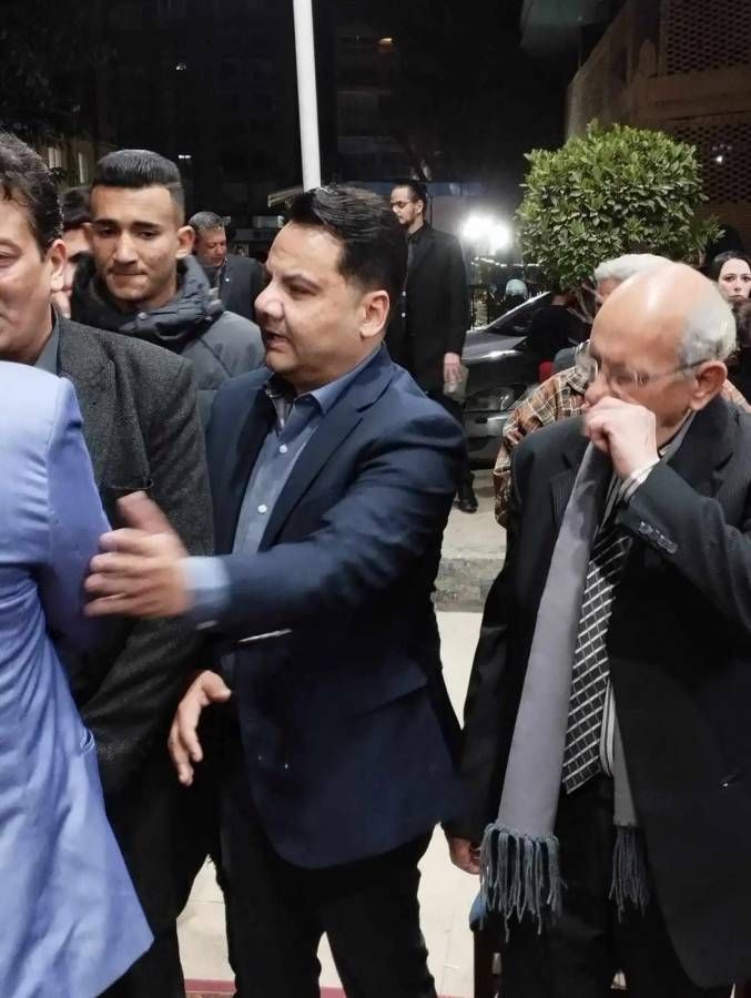 نجل حلمي بكر يفجّر مفاجأة.. شبهة جنائية في وفاة والده!