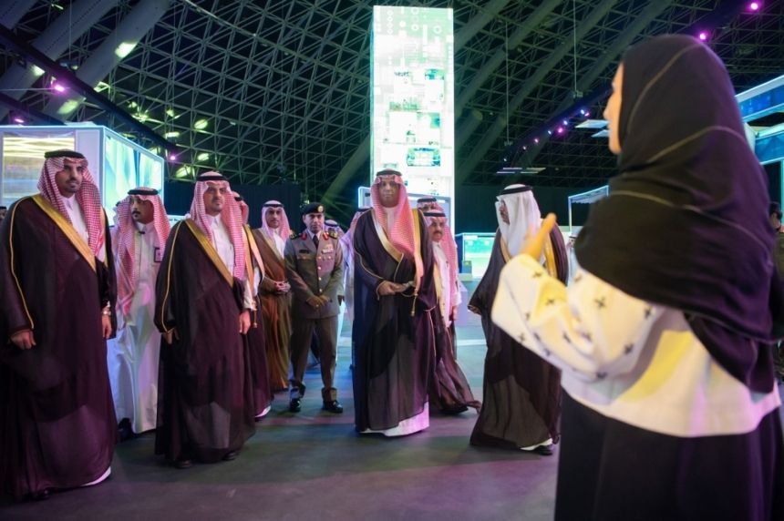 نائب أمير مكة يفتتح «معرض برنامج آمن للتوعية بالأمن السيبراني» بجدة 