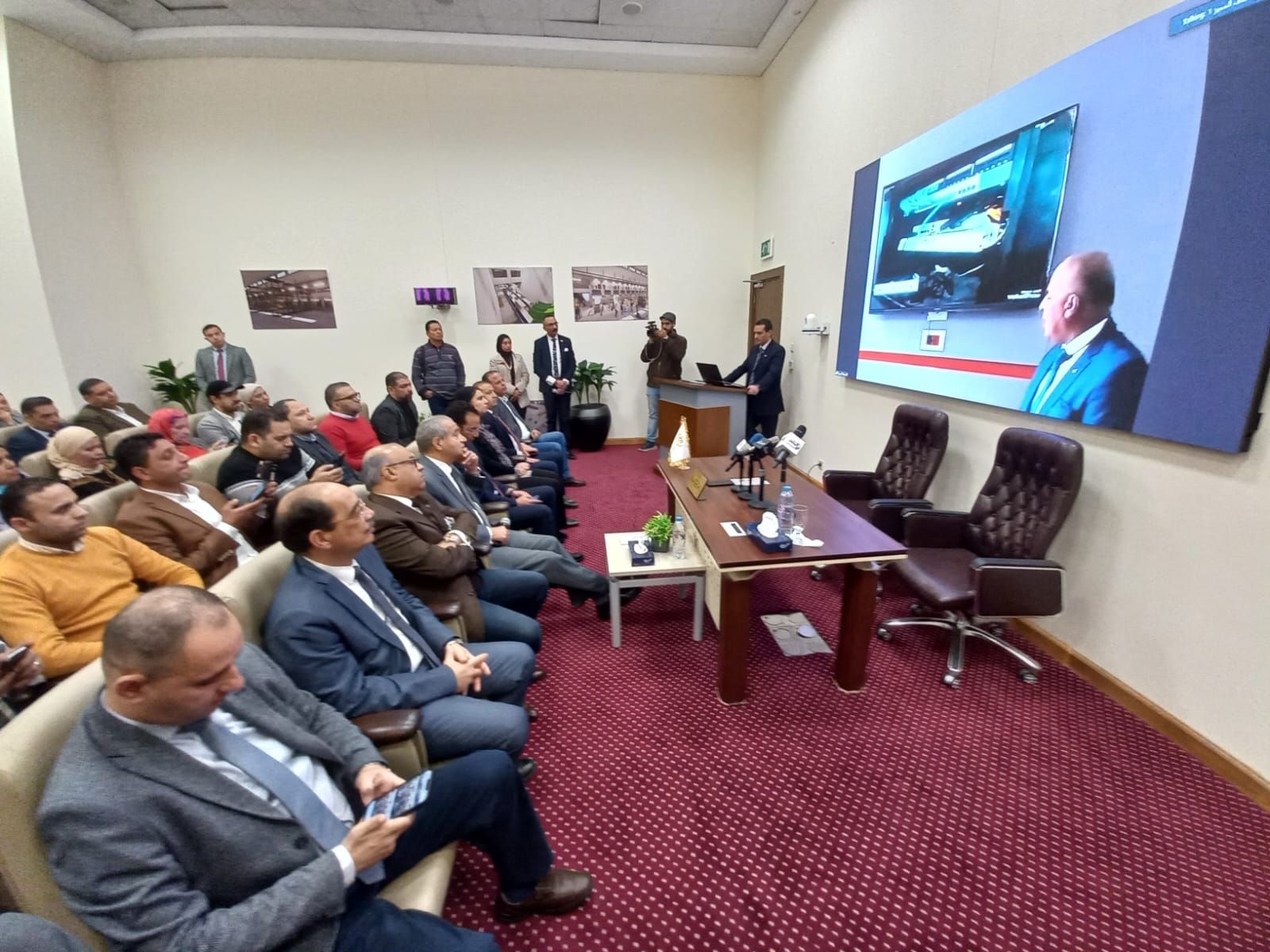 وزير التموين: انخفاض سعر لتر زيت الطعام بالأسواق من 100 جنيه إلى 80