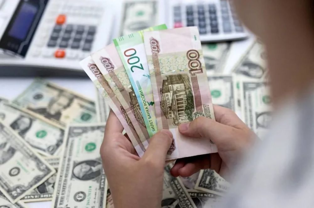الدولار يستقر أمام اليوان بعد بيانات صينية