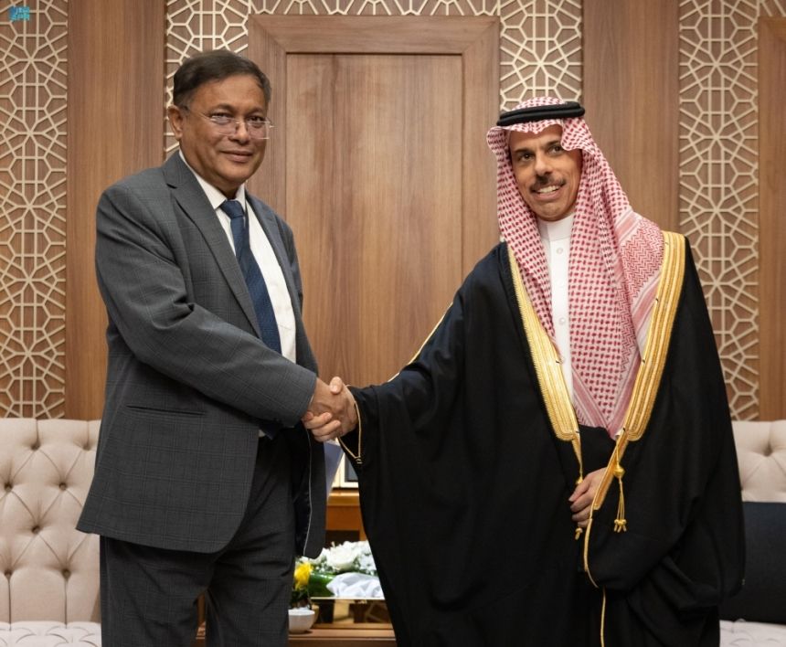 وزير الخارجية يبحث التطورات في غزة مع نظيريه الإيراني والبنغلاديشي