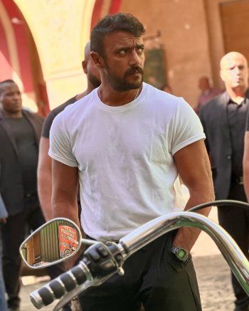 خاص - أحمد العوضي : أشعر بالفخر بسبب ذلك .. وهذه أصعب مشاهدي في " الإسكندراني "