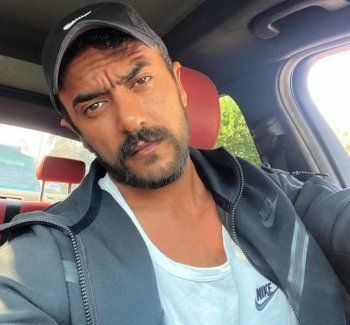 خاص - أحمد العوضي : أشعر بالفخر بسبب ذلك .. وهذه أصعب مشاهدي في " الإسكندراني "