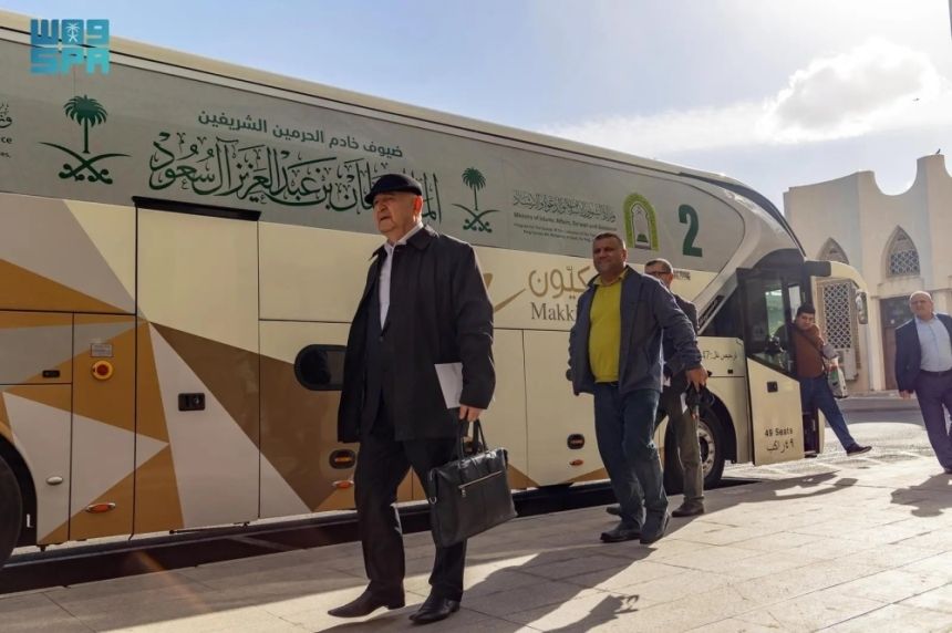 ضيوف "برنامج خادم الحرمين" يصلون إلى المدينة المنورة