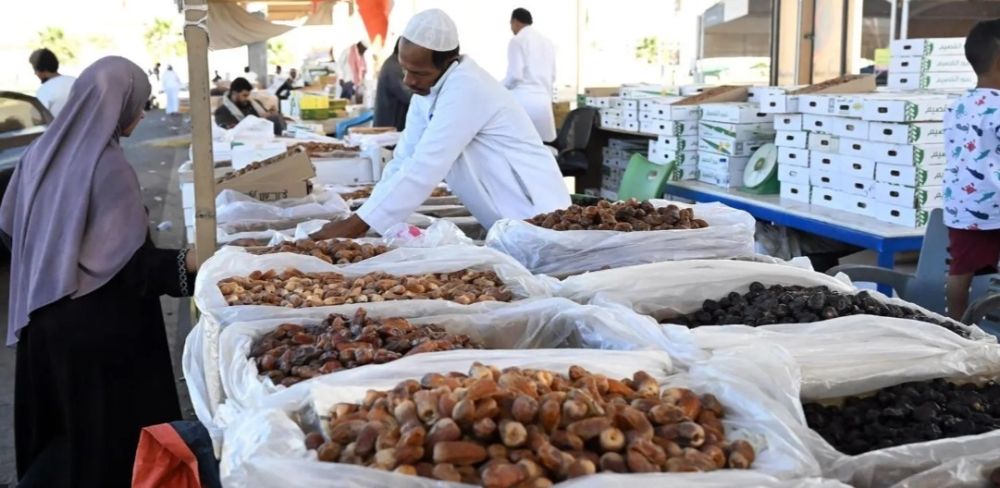 أسواق التمور بالمدينة المنورة تشهد إقبالاً مع اقتراب شهر رمضان