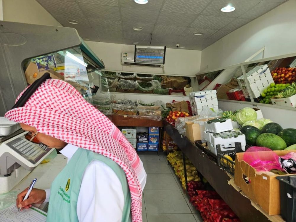 "بيئة العرضيات" تضبط مخالفات خلال جولاتها الرقابية على الأسواق والمسالخ