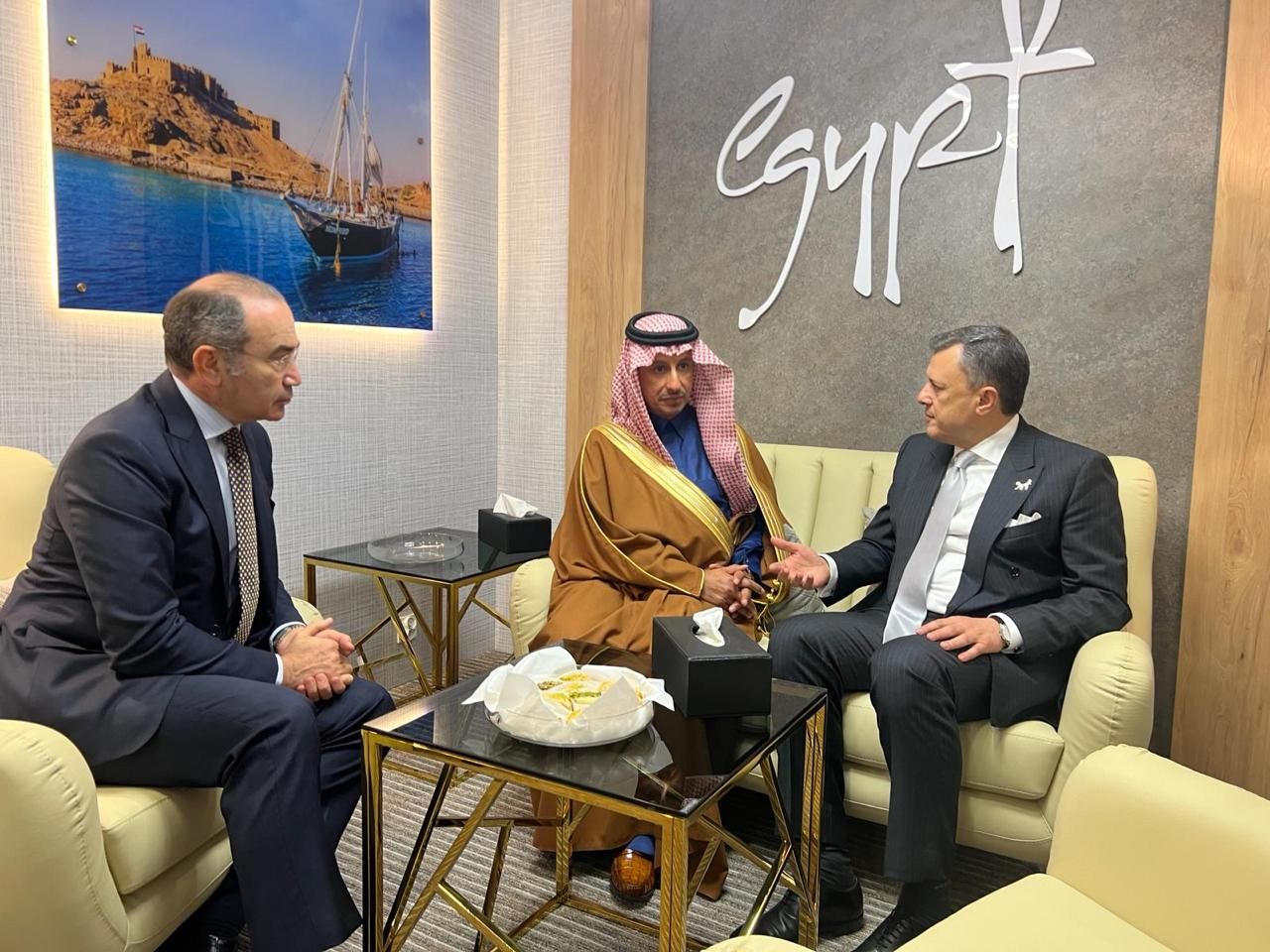 وزير السياحة يعقد مجموعة من اللقاءات الرسمية في السعودية وتونس والمكسيك