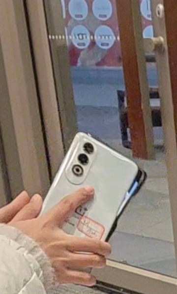 صورة مسربة لهاتف OnePlus Ace 3V تكشف عن تصميم جديد والكشف عن البطارية وسرعة الشحن