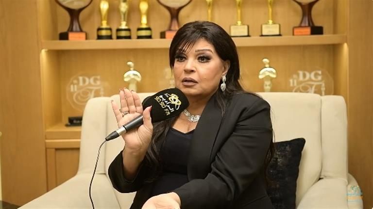 فيفي عبده: "حجيت 5 مرات والقرآن والصلاة بيحموا من أي حاجة"