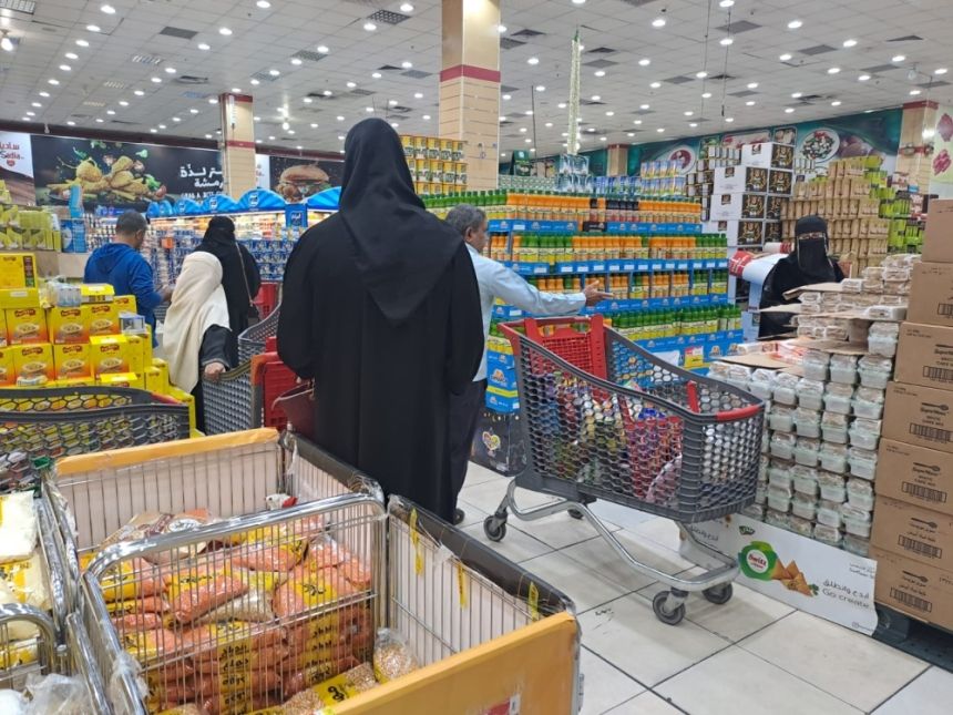 "مقاضي رمضان".. الأسواق تختنق بمتسوقي اللحظات الأخيرة