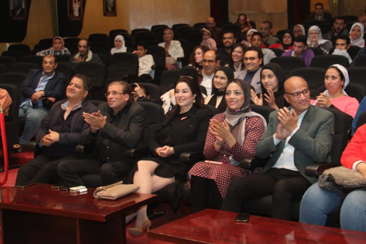 نجوم الفن والإعلام يشاهدون "حكايات تاء مربوطة" بنقابة الصحفيين.. صور