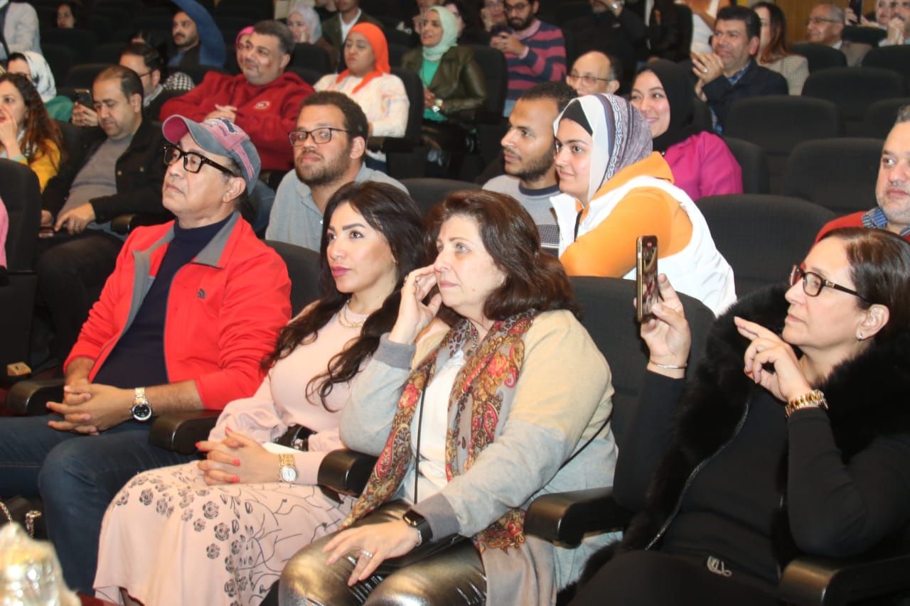 نجوم الفن والإعلام يشاهدون "حكايات تاء مربوطة" بنقابة الصحفيين.. صور