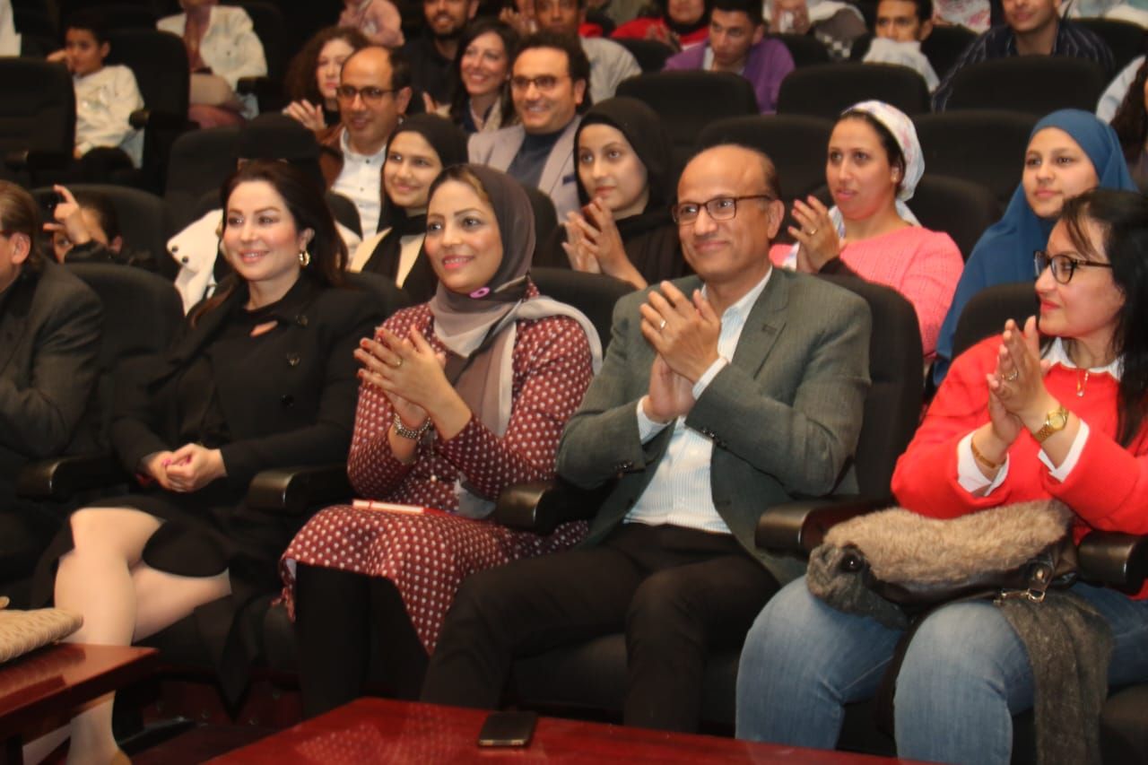 نجوم الفن والإعلام يشاهدون "حكايات تاء مربوطة" بنقابة الصحفيين.. صور