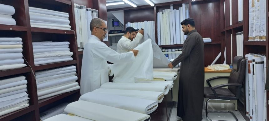 ازدحام على محلات تفصيل الثياب الرجالية قبل بداية شهر رمضان  