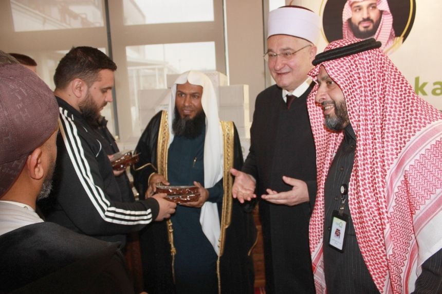 "الشؤون الإسلامية" تدشن برنامجي هدية خادم الحرمين لتوزيع التمور وتفطير الصائمين بكرواتيا