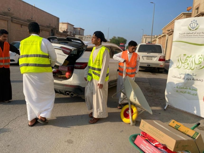 "خيرية أم الساهك" توزع 750 سلة غذائية وتستعد لإطلاق 5 برامج في رمضان