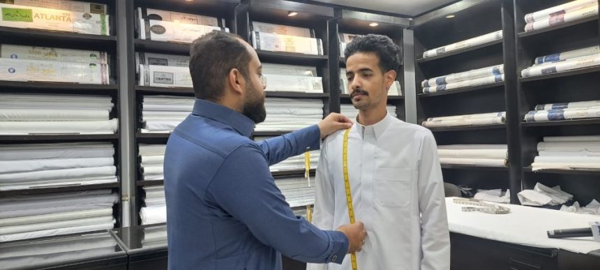 ازدحام على محلات تفصيل الثياب الرجالية قبل بداية شهر رمضان  