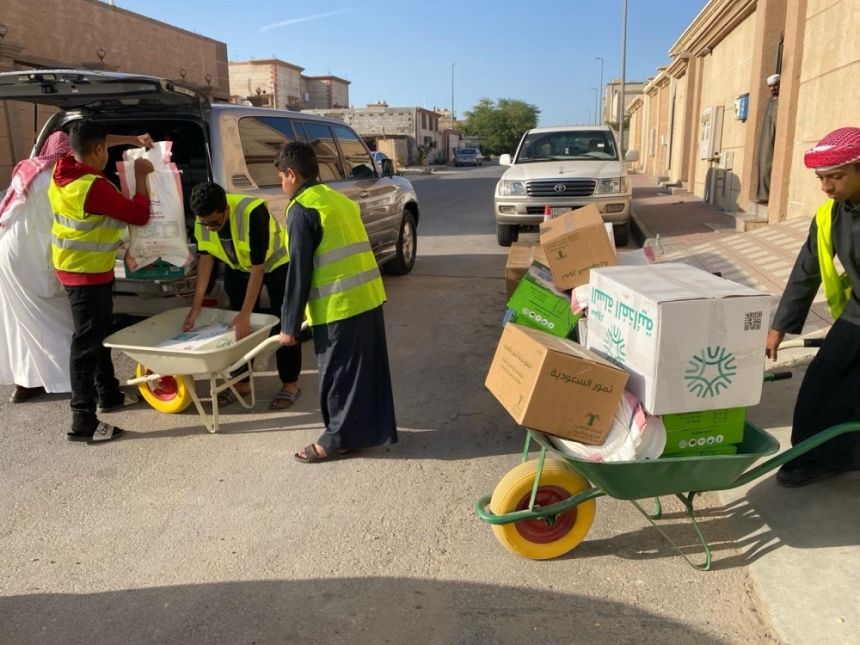 "خيرية أم الساهك" توزع 750 سلة غذائية وتستعد لإطلاق 5 برامج في رمضان