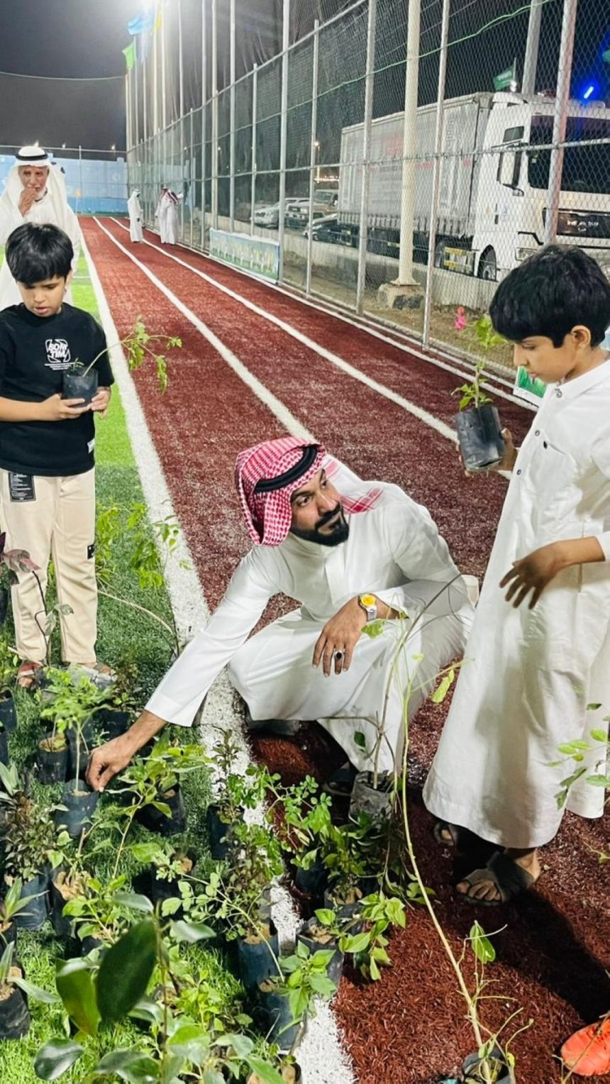 مبادرة تطوعية لتوزيع شتلات زراعية على المواطنين في "أضم"