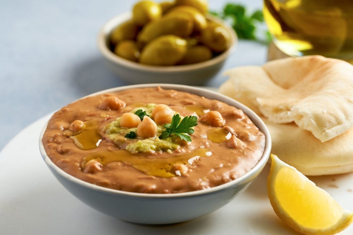 طريقة عمل الفول المدمس: طبق أساسي لسحور رمضان