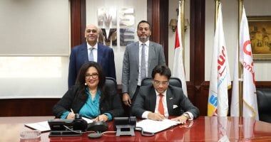 جهاز تنمية المشروعات يوقع عقدين للتمويل متناهى الصغر