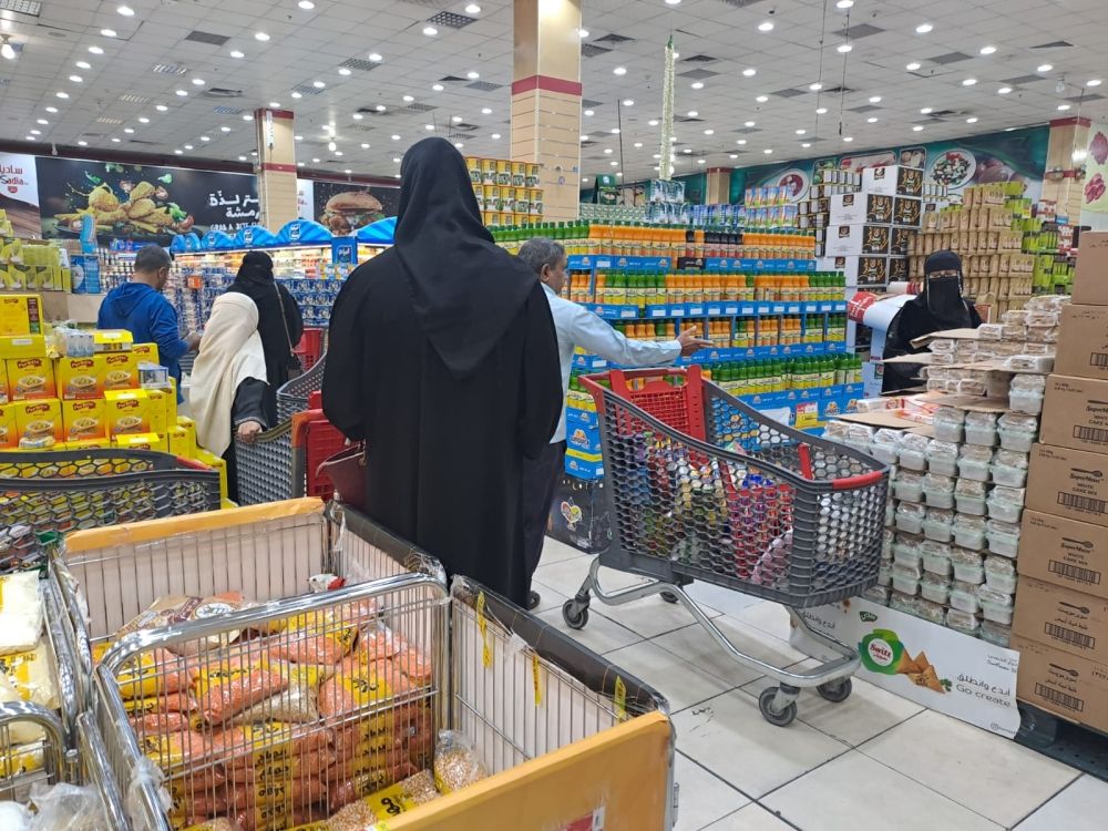 الساعات الأولى من رمضان.. انتعاش حركة أسواق ينبع ومراكزها التجارية