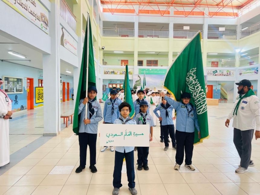 صور| مدارس المملكة تحتفل بيوم العلم السعودي