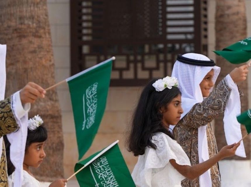 4 الأف علم تزين شوارع وميادين جدة بيوم العلم السعودي