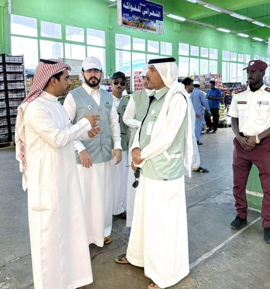 تكثيف الجولات الرقابية في أسوق الخضار والفواكه والمواشي بالعاصمة المقدسة