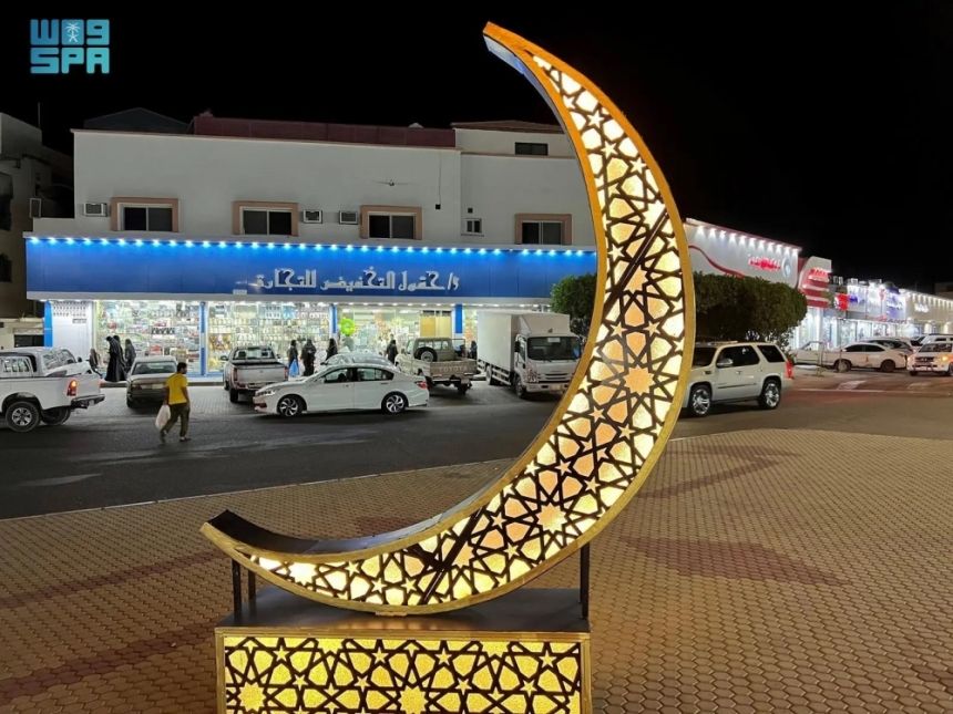 "حقل" تضيء شوارعها ابتهاجًا بشهر رمضان المبارك