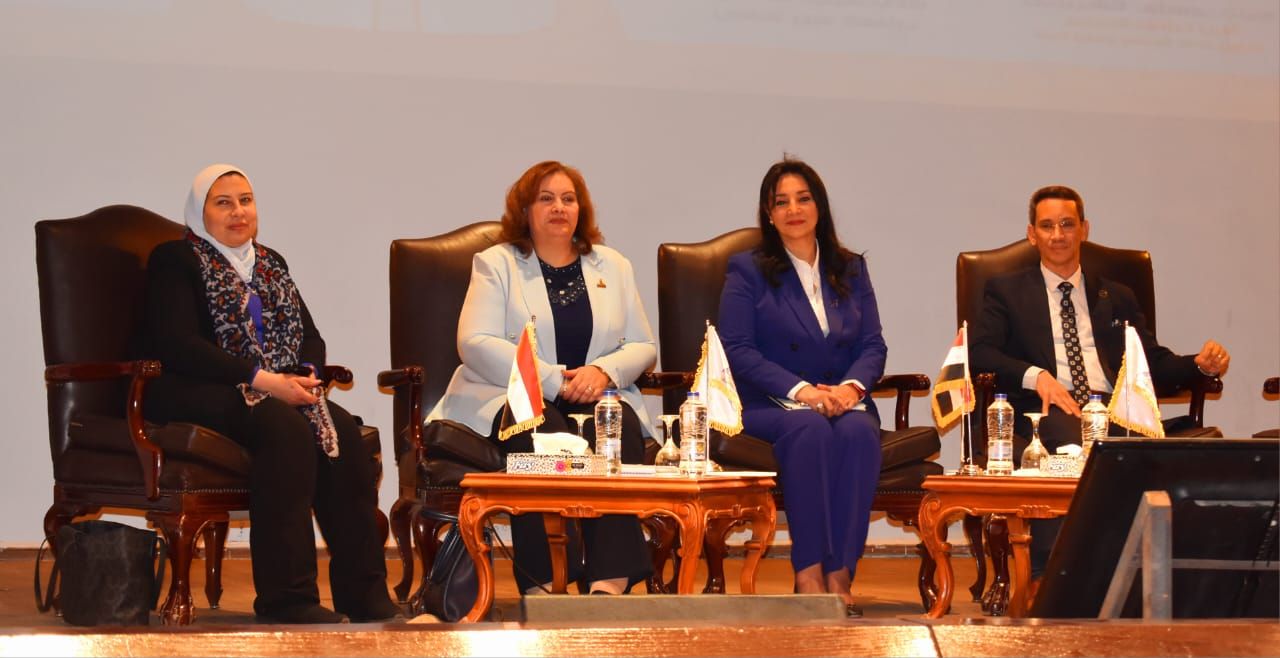 نائب وزير السياحة والآثار تشارك فى ندوة بجامعة عين شمس