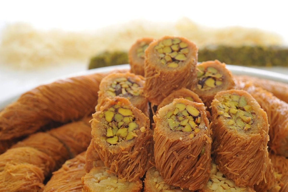 حلاوة رمضان: رحلة عبر الزمن مع الكنافة