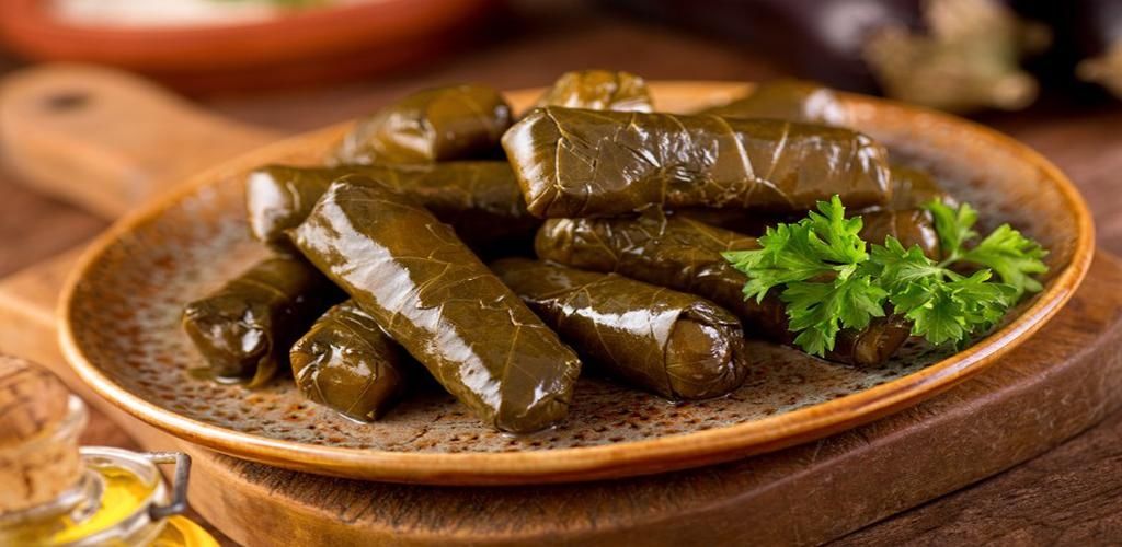 طريقة عمل محشي ورق عنب على أصوله.. نكهة رمضانية بامتياز
