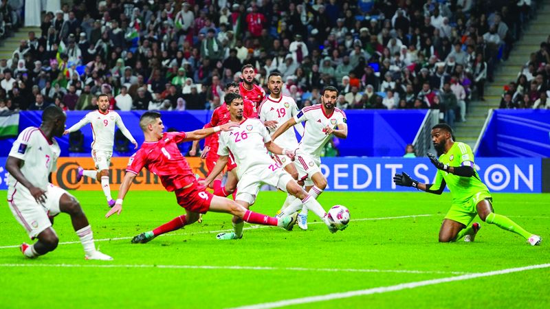 الامارات | الحل الأنسب لمشكلة اللاعب المقيم.. خفض العدد و«الإقامة 3 سنوات»