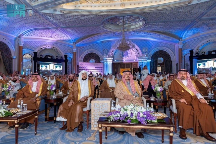 نيابة عن خادم الحرمين.. أمير الرياض يكرم الفائزين بجائزة الملك سلمان لحفظ القرآن