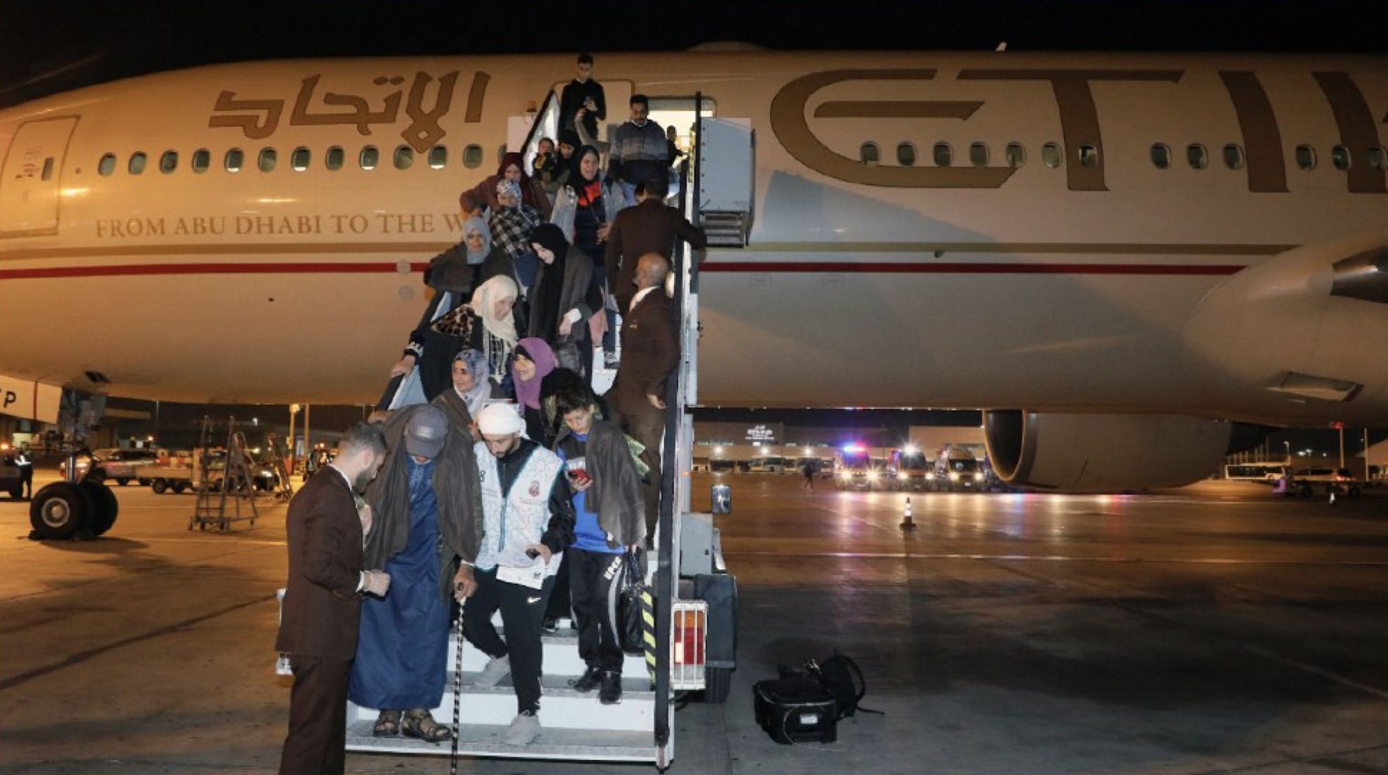 الامارات | وصول الدفعة الـ 13 من الأطفال الفلسطينيين الجرحى ومرضى السرطان إلى الدولة