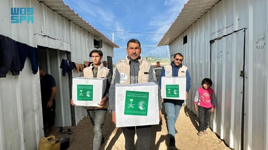 إغاثة الشعب الفلسطيني.. المملكة تواصل توزيع المساعدات في غزة