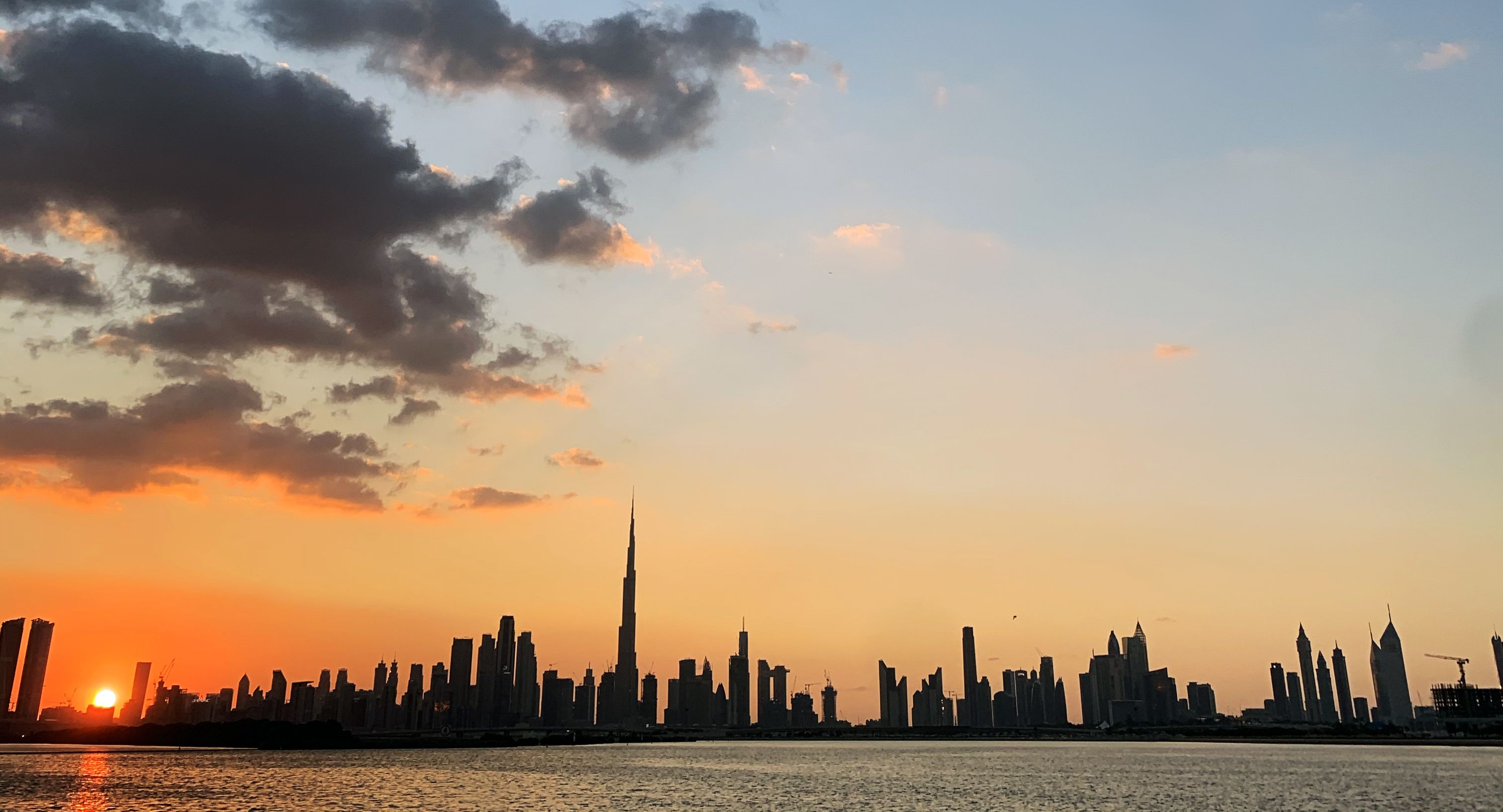 الامارات | الطقس الأحد.. غائم جزئياً واحتمالية سقوط أمطار خفيفة
